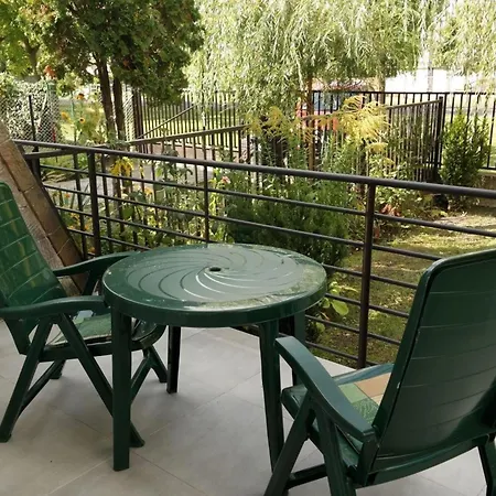 Doppelhaushaelfte Fuer Sechs Personen Mit Terrasse Holiday home Szantod