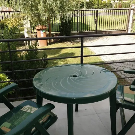 Case de vacanță Doppelhaushaelfte Fuer Sechs Personen Mit Terrasse