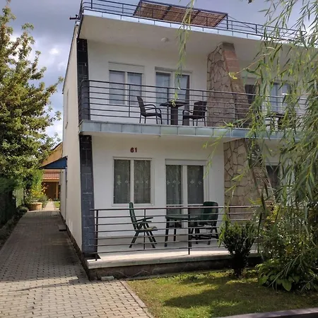 Holiday home Doppelhaushaelfte Fuer Sechs Personen Mit Terrasse Szantod