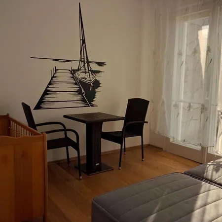 Holiday home Doppelhaushaelfte Fuer Sechs Personen Mit Terrasse *