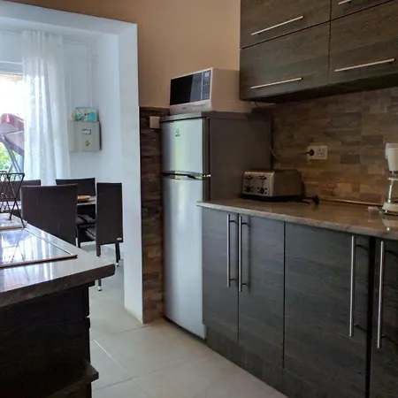 Holiday home Doppelhaushaelfte Fuer Sechs Personen Mit Terrasse Szantod