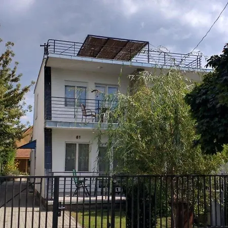 Doppelhaushaelfte Fuer Sechs Personen Mit Terrasse Case de vacanță Szántód