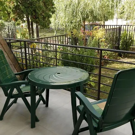 Doppelhaushaelfte Fuer Sechs Personen Mit Terrasse Case de vacanță Szántód